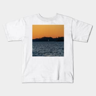 Sailing away at Sunset Kids T-Shirt